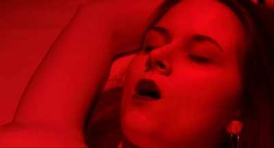 Nora Dolmans & Manon Delauvaux - Gorgeous lesbian plot in 'Switch'