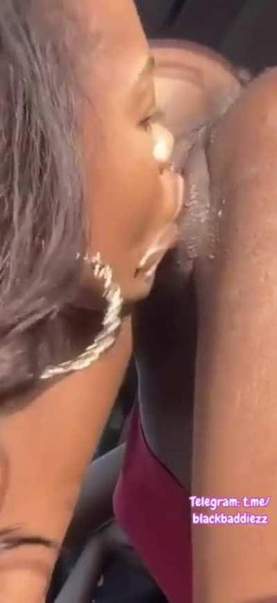 That pussy looks delicious 