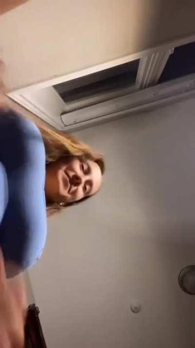 Big titties with nice view😏....(Ig: cecee.tiktok)