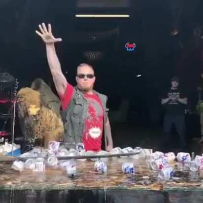 Brad slicer of beer bottles