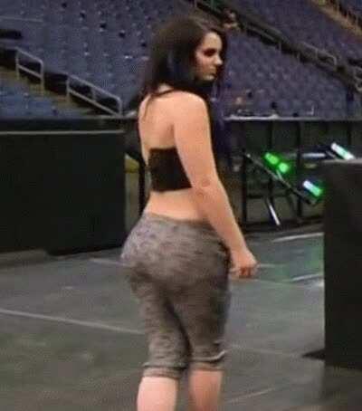 Love seeing Paige's sexy ass