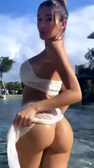 Lyna Perez (@lynaritaa)