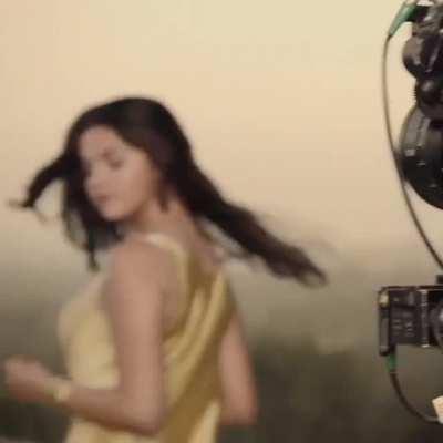 Selena Gomez is too damn cute