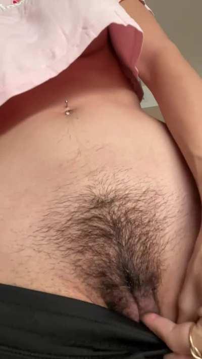 Hey!! What’s that my bush is poking out? Oops… (redgifs 🔈)