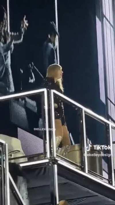 Mommy thrusting her crotch like a Man 🥵