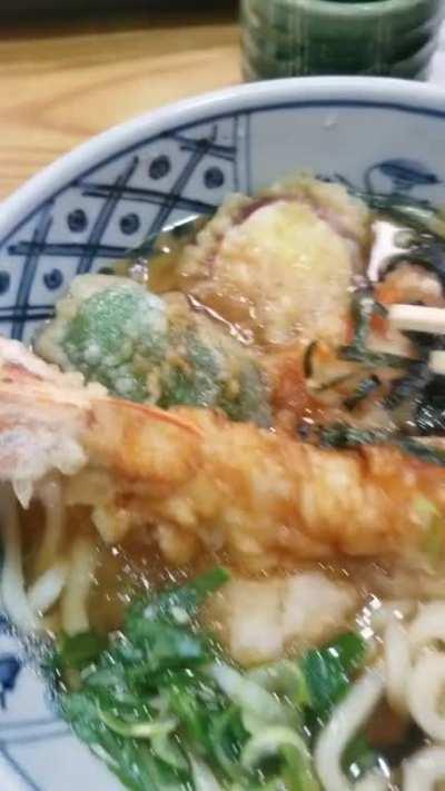 Udon with Tampura!🍤🍜 Have you ever tried Udon before?