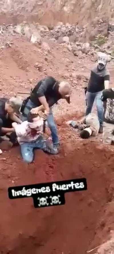 CJNG decapitate two Pájaros Sierra members (Ex CJNG).