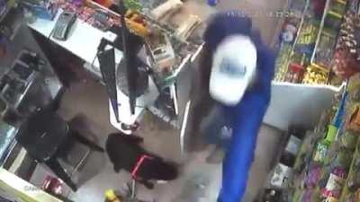 [TUCUMAN] Delincuente con campera partidista roba un kiosco y golpea a las empleadas