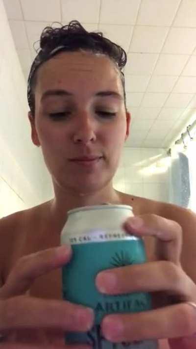 Kicking off the holiday weekend with another UA gem! Spyglass is such a perfect beer with a sour wow you will love ❤️ cheers and stay safe this weekend guys!