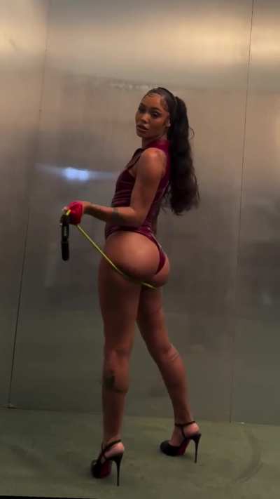 Coi leray ass go so crazy
