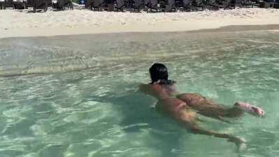 lot of ass swimming back and then bouncing