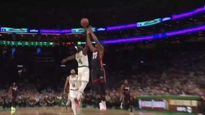 [Highlight] Jrue's got help guarding Jimmy now (with replay)