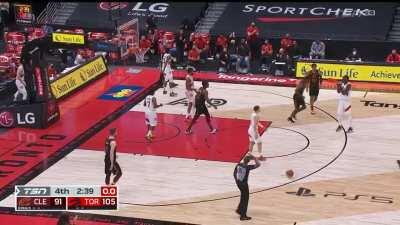 [Highlight] OG Anunoby puts up a defensive clinic against Dotson & checks himself out right after play