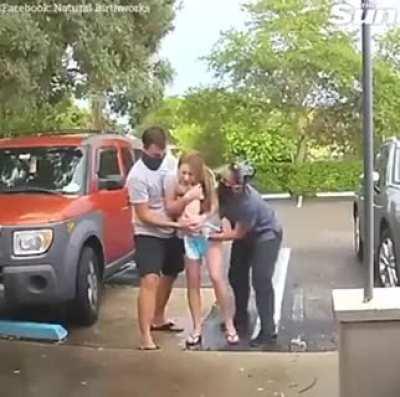 Just randomly giving birth on a street. not a big deal