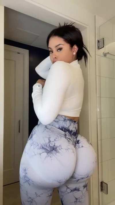 Big Ass Latina (TH3J3NBL4NCO / 3=E, 4=A)