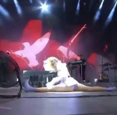 Zara showing off that 🍑