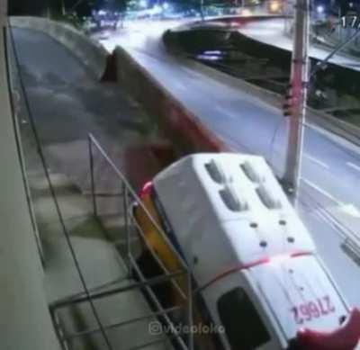 Tem coisas que só acontecem no Brasil