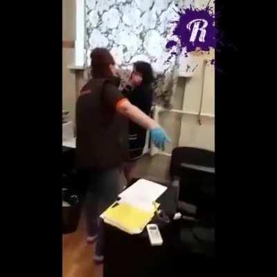 Когда решила взять шампунь, а оказалось, что за него еще и платить нужно.