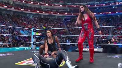 Lyra helps out Bayley! (RAW - 9/29/25)