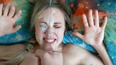 Still manages to get some in her mouth even after that monster facial 🤍