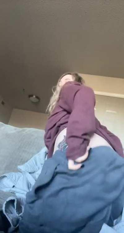 Underneath my baggy mom clothes is a PHATTT juicy pussy in dire need of some good dick and attention!