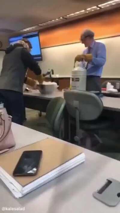 This is a physics professor in Virginia who teaches in the best ways possible