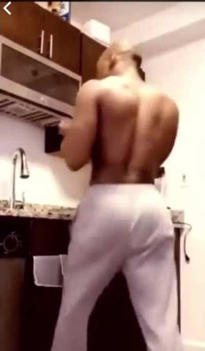 YourBald, I found the uncropped vid of him twerking