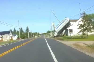 Truck horizontal, wirepole ground fixed... Truck vertical and wirepole dangling right after