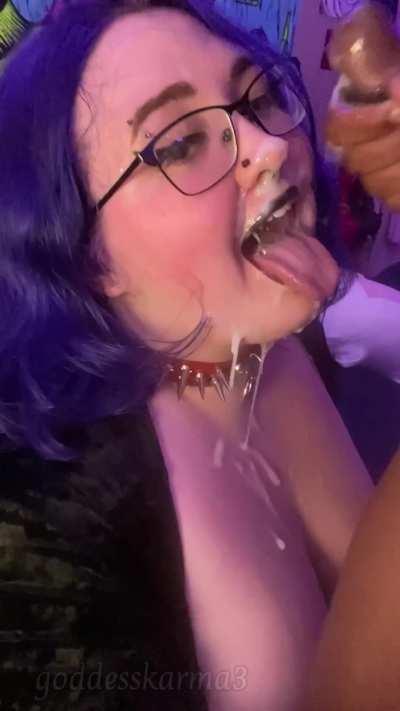 I LOVE a huge cumshot, it makes me so wet!