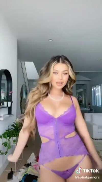 Love when she dances