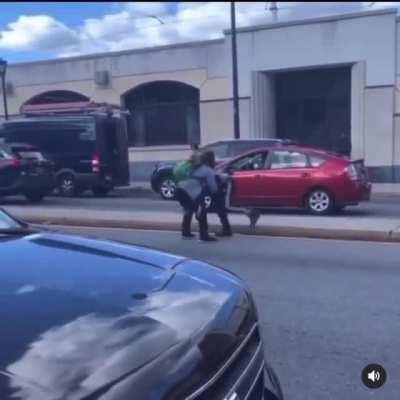 You will only see some shit like this in philly... I was jus tryna walk to the store 💀
