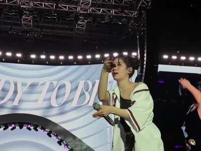 230709 (EDT) - Dahyun fighting the rain (and ONCE cheering for her)