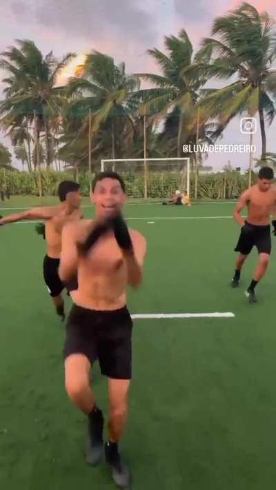 Tá se multiplicando 😫parem o luva