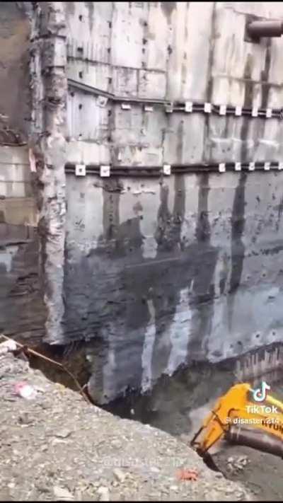 Poor planning leads to complete breakdown of structural support during excavation 