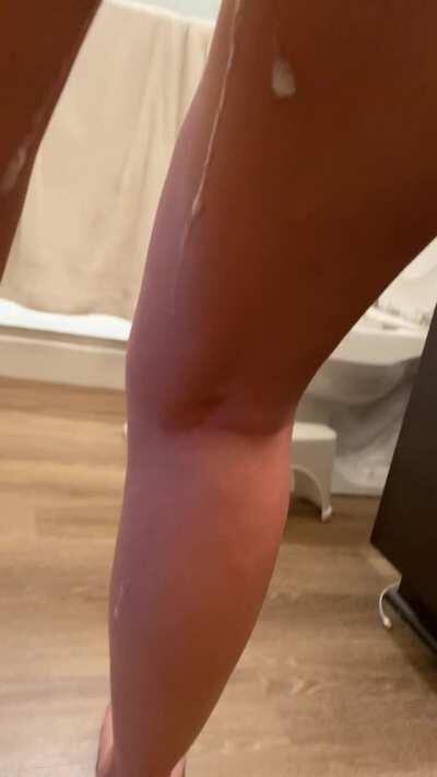 Just dripping out my pussy💦