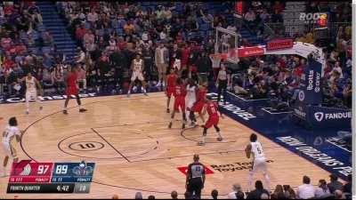 [Highlight] Grant has Zion going the wrong way with the handle as he blows by and slams it