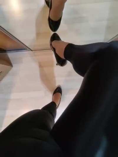 Arrows up if you'd love to kiss the ground Mommy walks on!