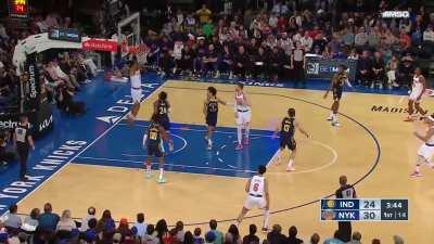 [Highlight] Isaiah Hartenstein with a nasty over-the-head no look pass.