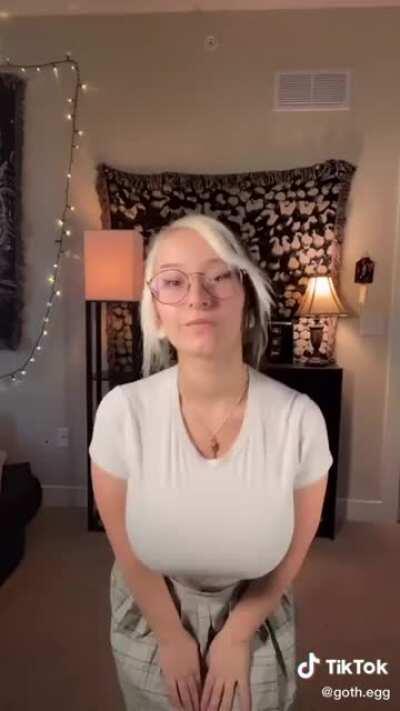 Boobs big, much bounce