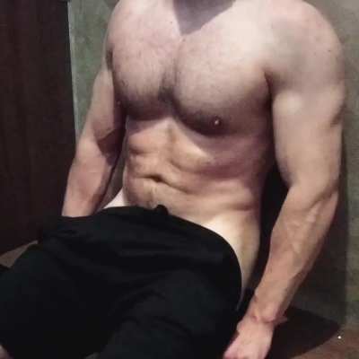 Stripping off in the locker room (41)