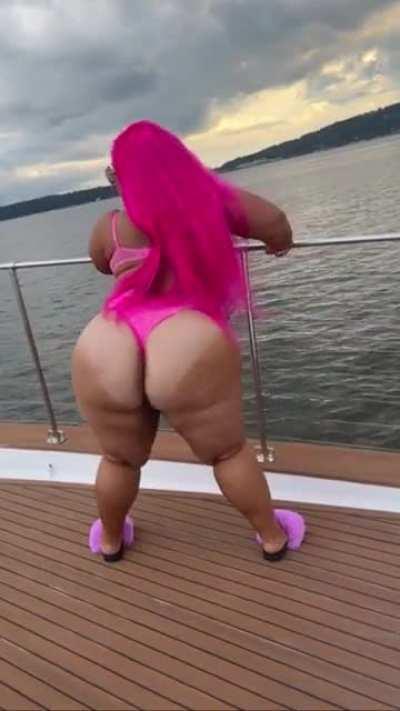 Lemme drive the boat!