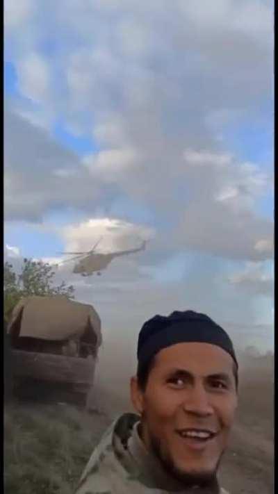 Ru pov: Russian Mi-28 and Mi-8AMTSH VKS helicopters greet the fighters on the frontlines