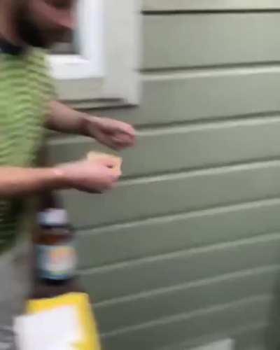 A CraZY HiPSteR ThrOWs PoISOn oN FoOd. EveRYoNE DiEs.