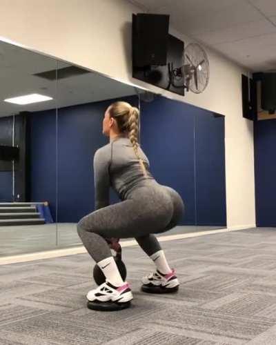 Kate Trajkovska (@kate_trajkovska_)