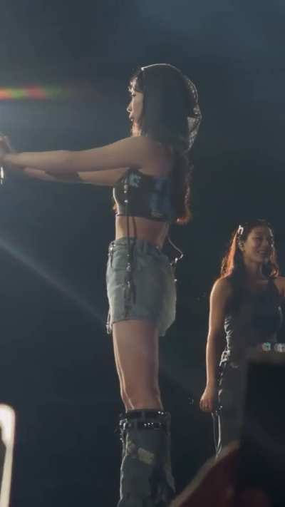 251122 - Lovely Dahyun waving to every single ONCE