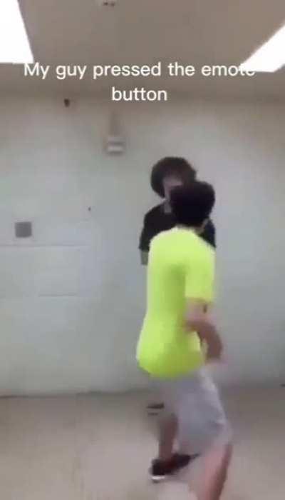 Naoooo ele usou o emote errado