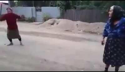 Драка румынских бабушек