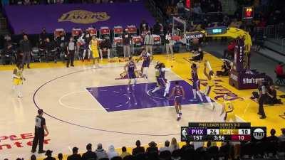 [Highlight] Devin Booker hits back-to-back threes as the Suns lead by 17 in the 1st quarter