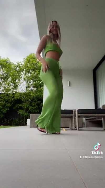 Soft & Jiggly No.528 😍🍑