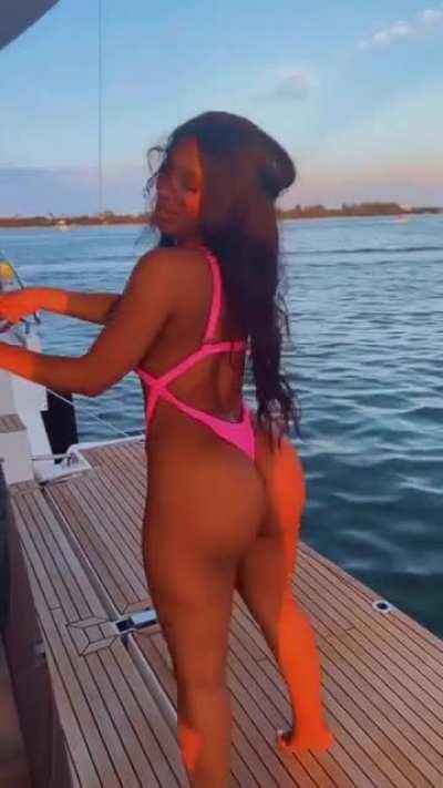 Neish Michelle (@neishmichelle_)